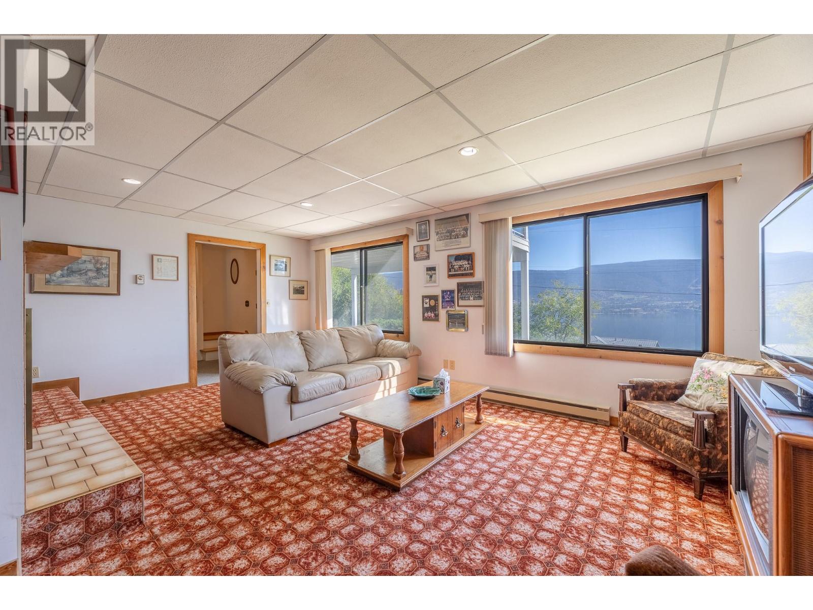  8820 Happy Valley Road, Summerland