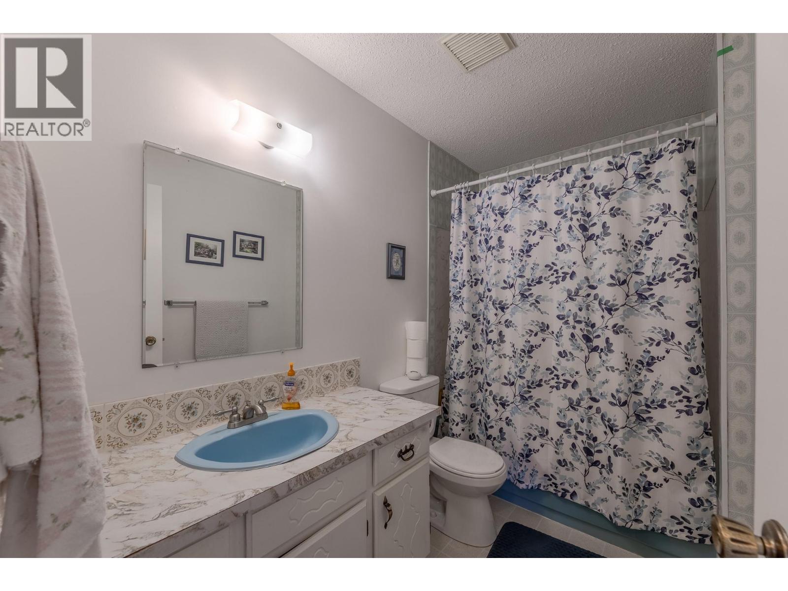  8820 Happy Valley Road, Summerland