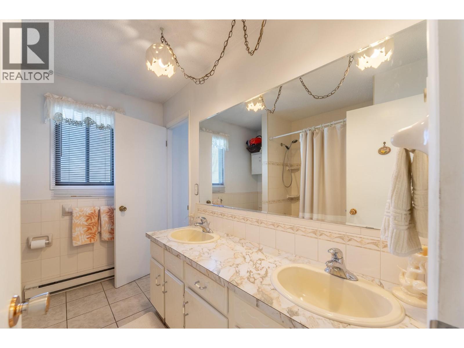  8820 Happy Valley Road, Summerland