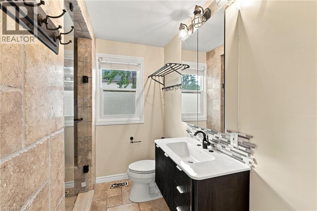 433 BELVENIA Road, Burlington — photo 9