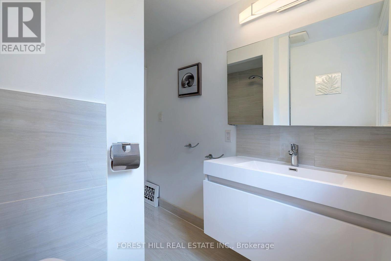 139 Craighurst Avenue — photo 33