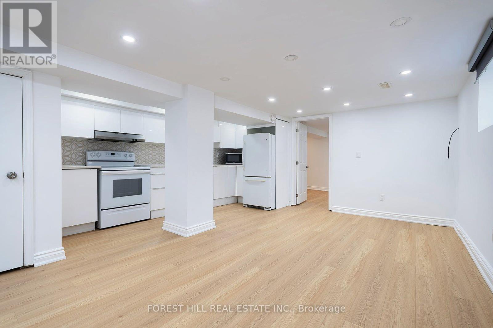 139 Craighurst Avenue — photo 36