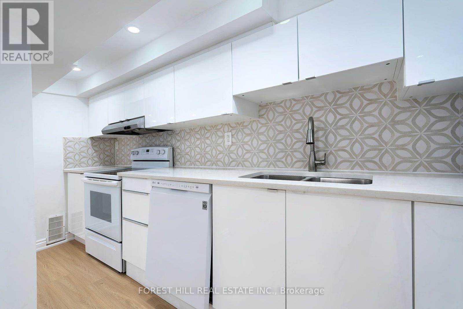 139 Craighurst Avenue — photo 37
