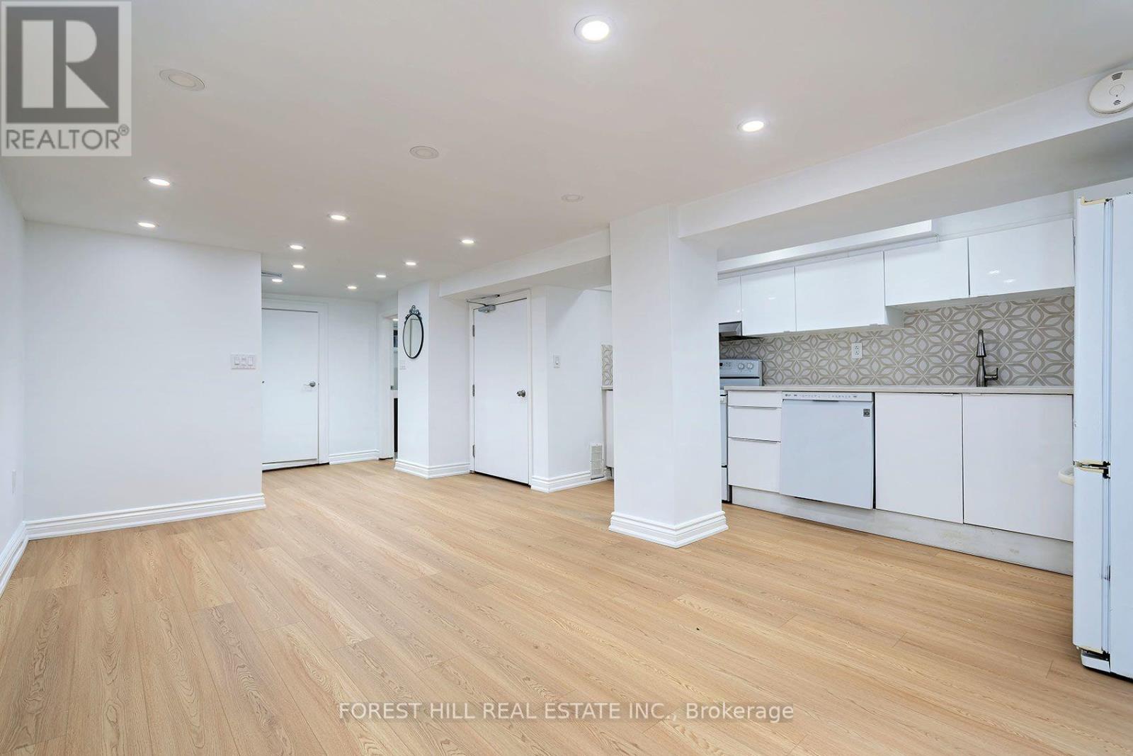 139 Craighurst Avenue — photo 40