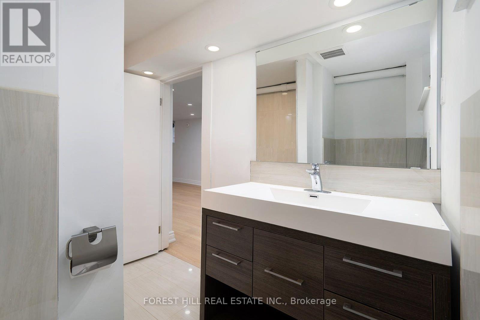 139 Craighurst Avenue — photo 45