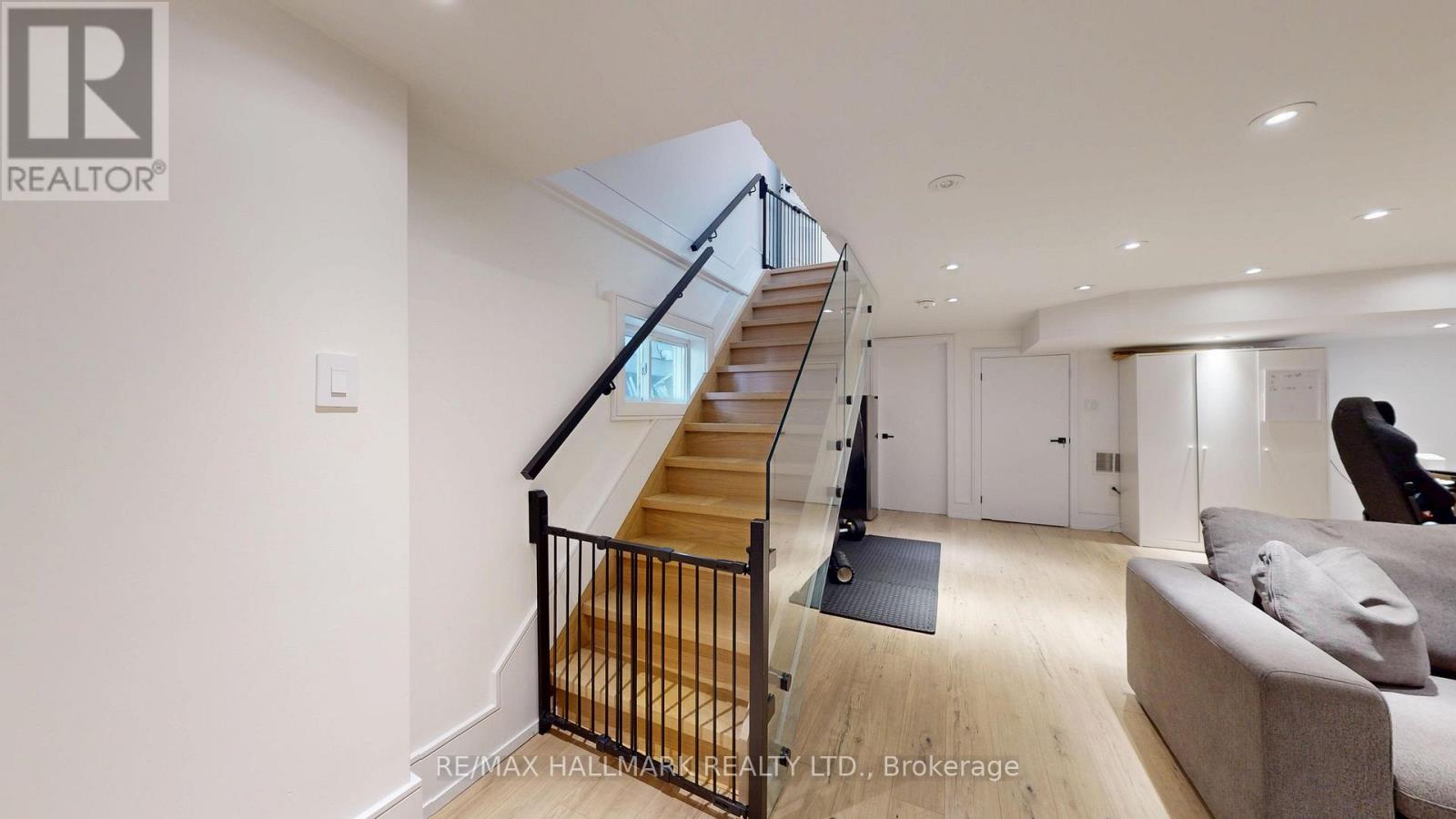 33 KIMBERLEY AVENUE - Image 33