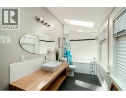 29 E Croker Island, North Vancouver, BC V0V0V0 Photo 17