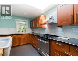 29 E Croker Island, North Vancouver, BC V0V0V0 Photo 13