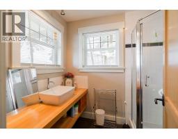 29 E Croker Island, North Vancouver, BC V0V0V0 Photo 22