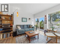 Living room - 110 813 Oakhills Vista, Nanaimo, BC V9R0A3 Photo 12
