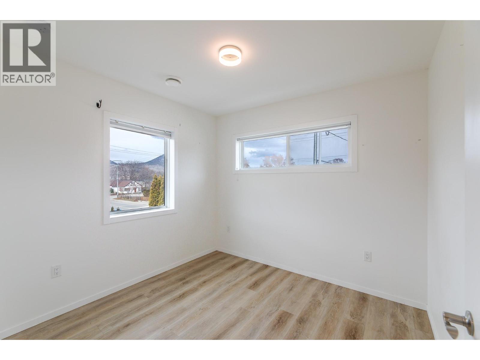 #101 490 Eckhardt Avenue - 20