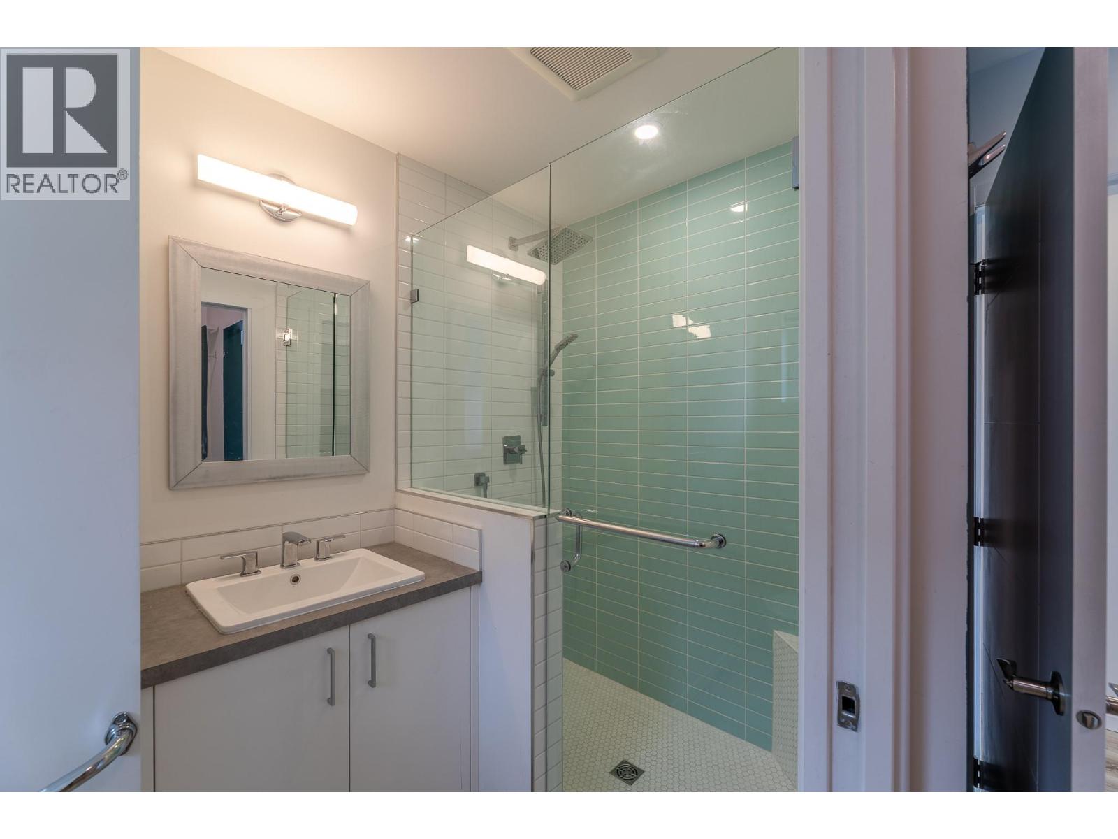 #101 490 Eckhardt Avenue - 26