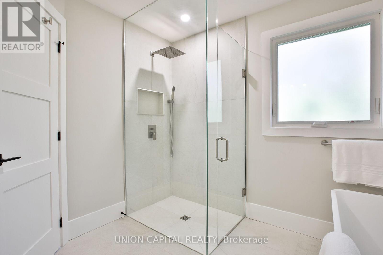 42 BAMBI CRESCENT - 35