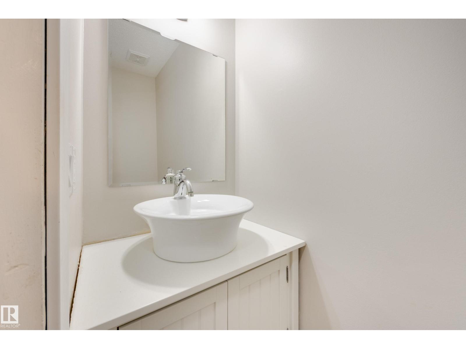 94 LACOMBE PT - Image 15