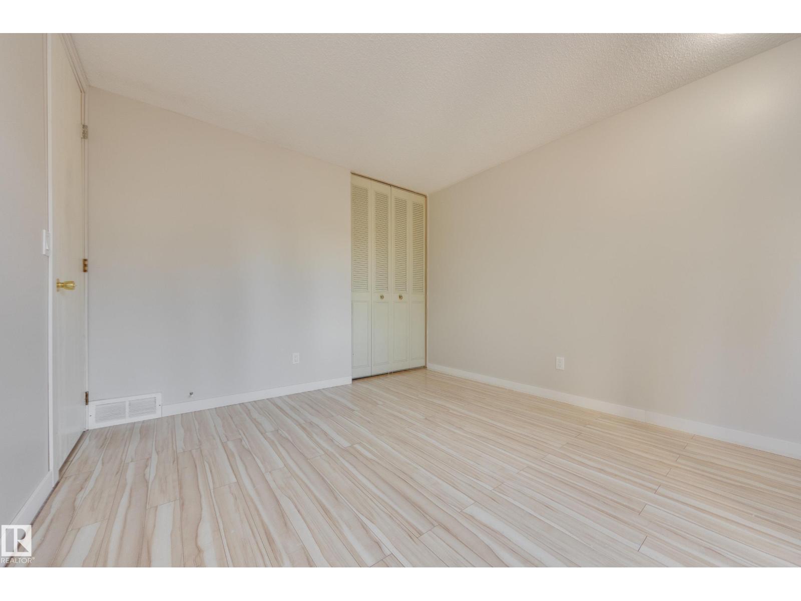 94 LACOMBE PT - Image 23