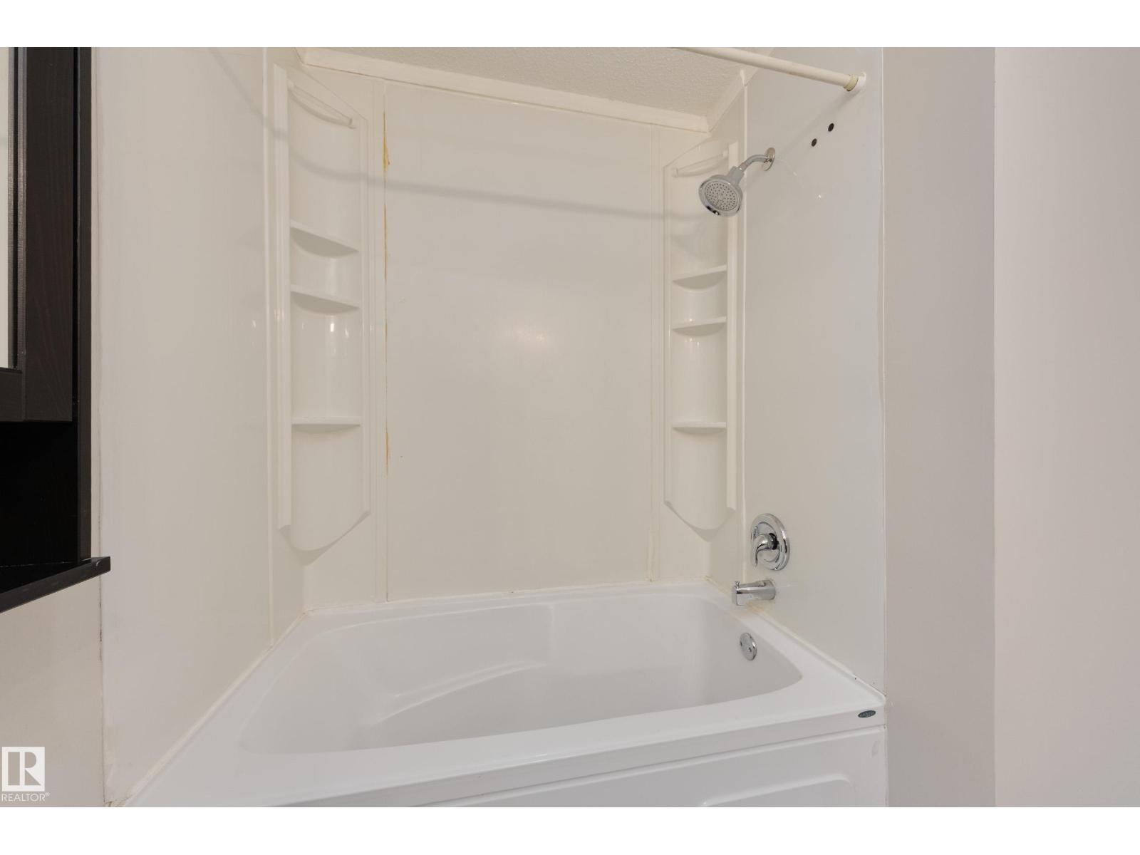 94 LACOMBE PT - Image 25