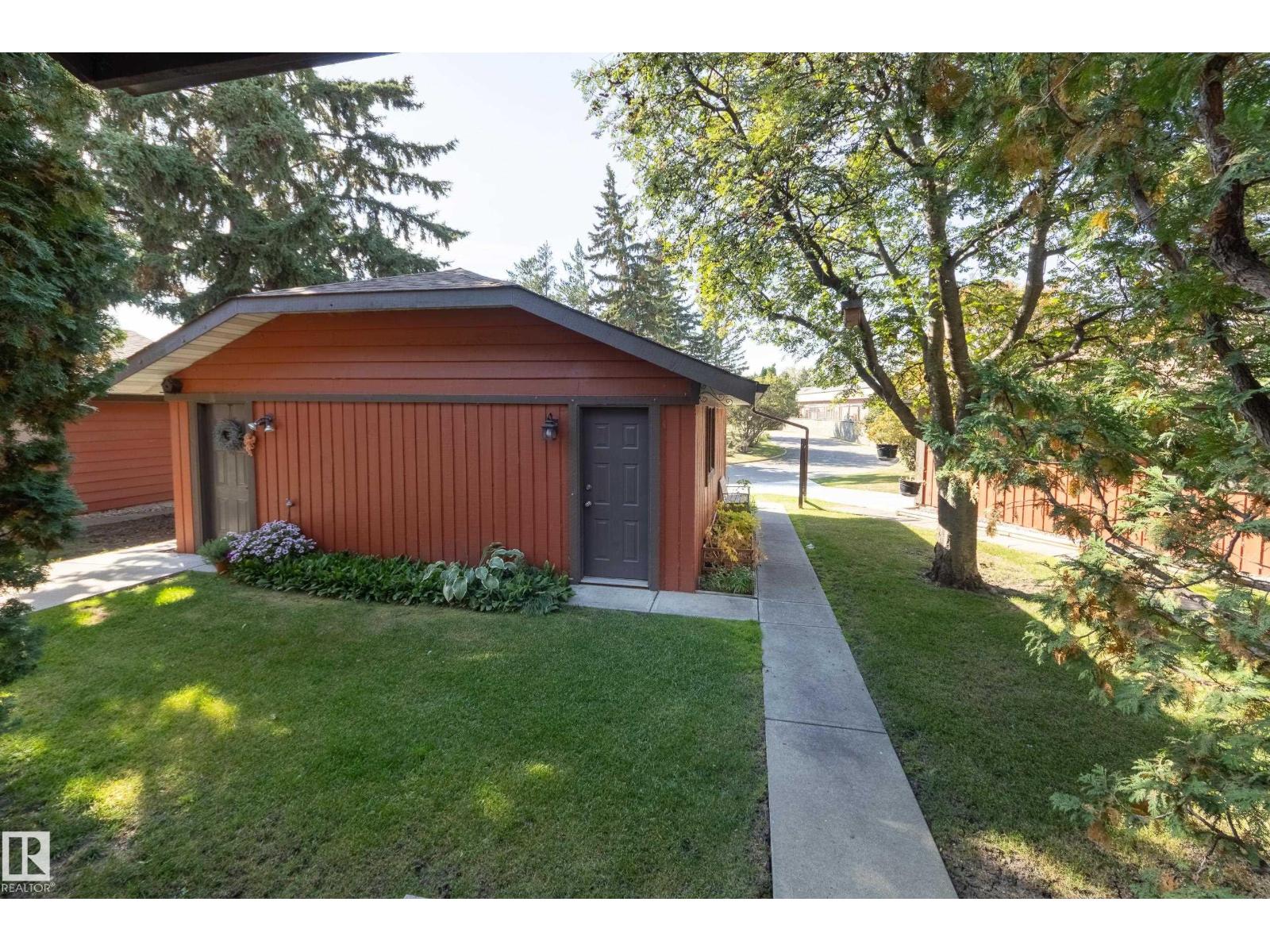 94 LACOMBE PT - Image 32