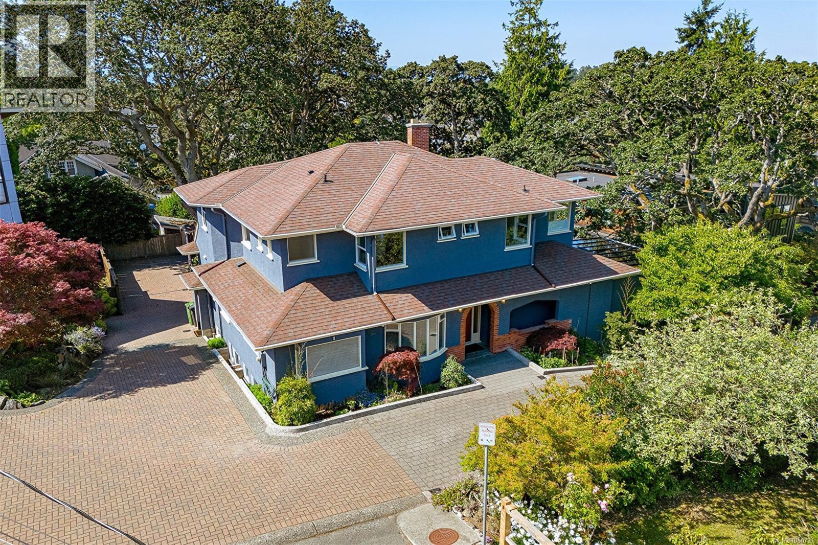  1 Briar Place, Victoria