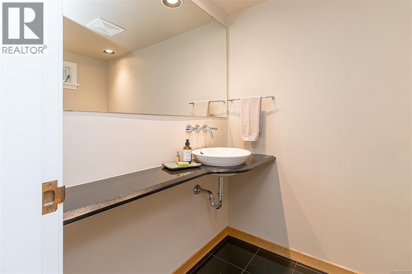  1 Briar Place, Victoria