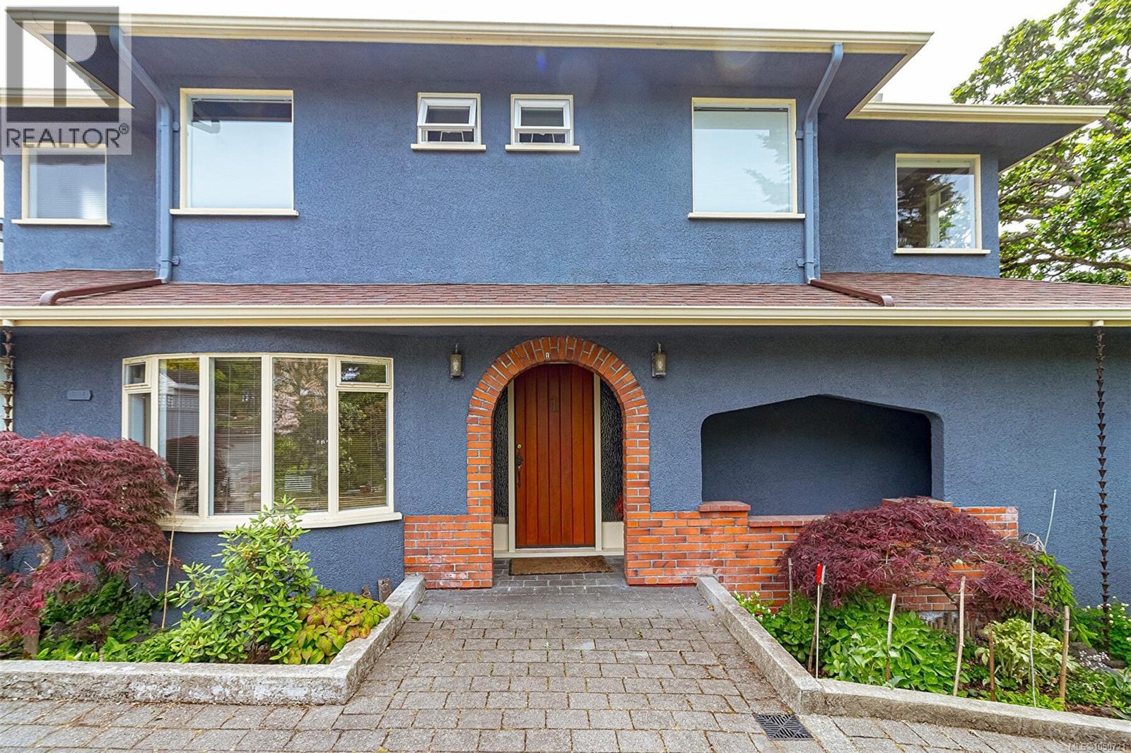  1 Briar Place, Victoria