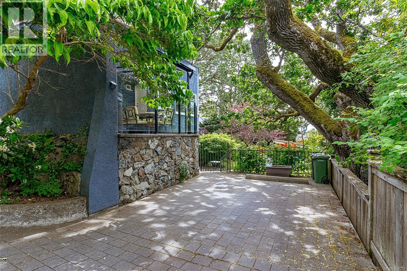  1 Briar Place, Victoria