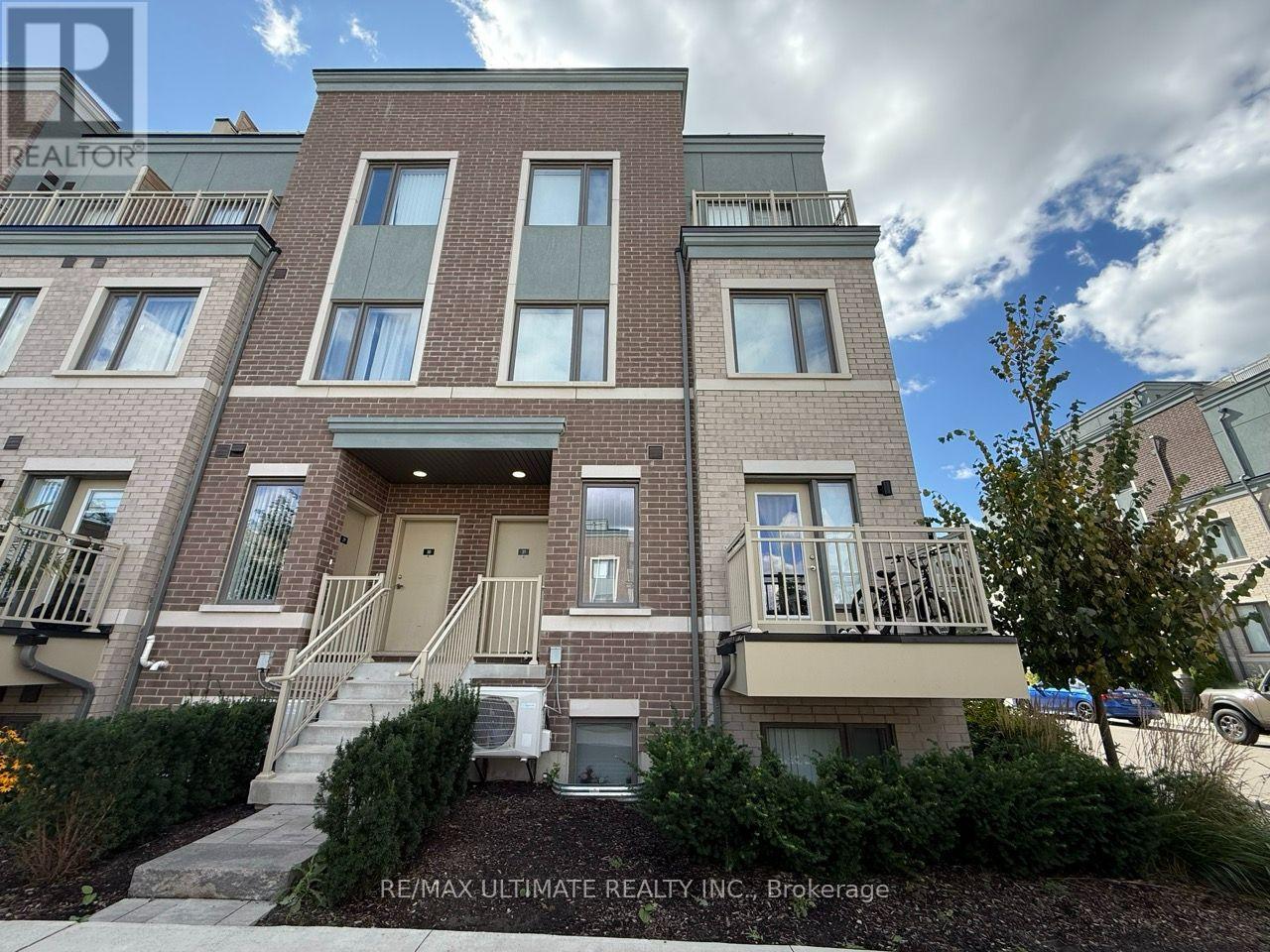 32 - 15 WILLIAM JACKSON WAY, Toronto (New Toronto)
