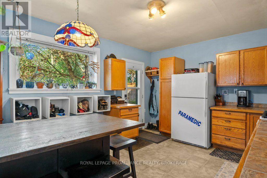 236 FRONTENAC STREET - 10