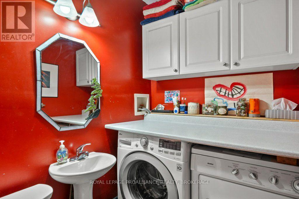 236 FRONTENAC STREET - 13