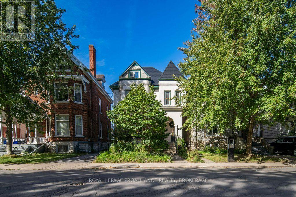 236 FRONTENAC STREET - 2