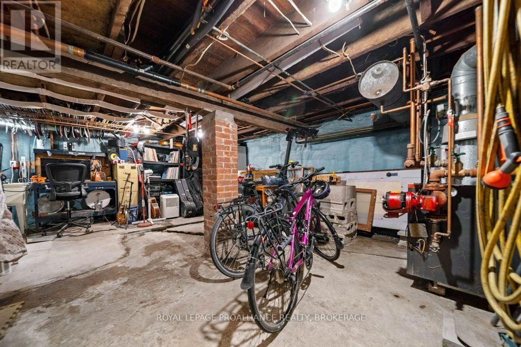 236 FRONTENAC STREET - 30