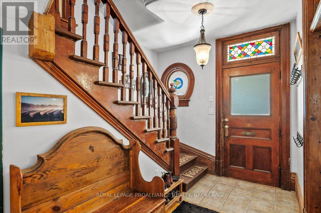 236 FRONTENAC STREET - 3