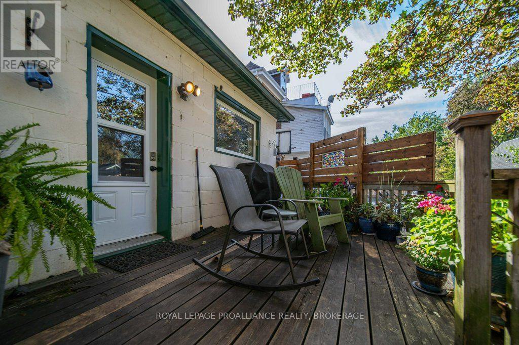 236 FRONTENAC STREET - 35
