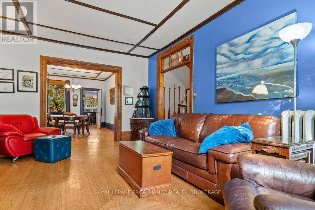 236 FRONTENAC STREET - 7