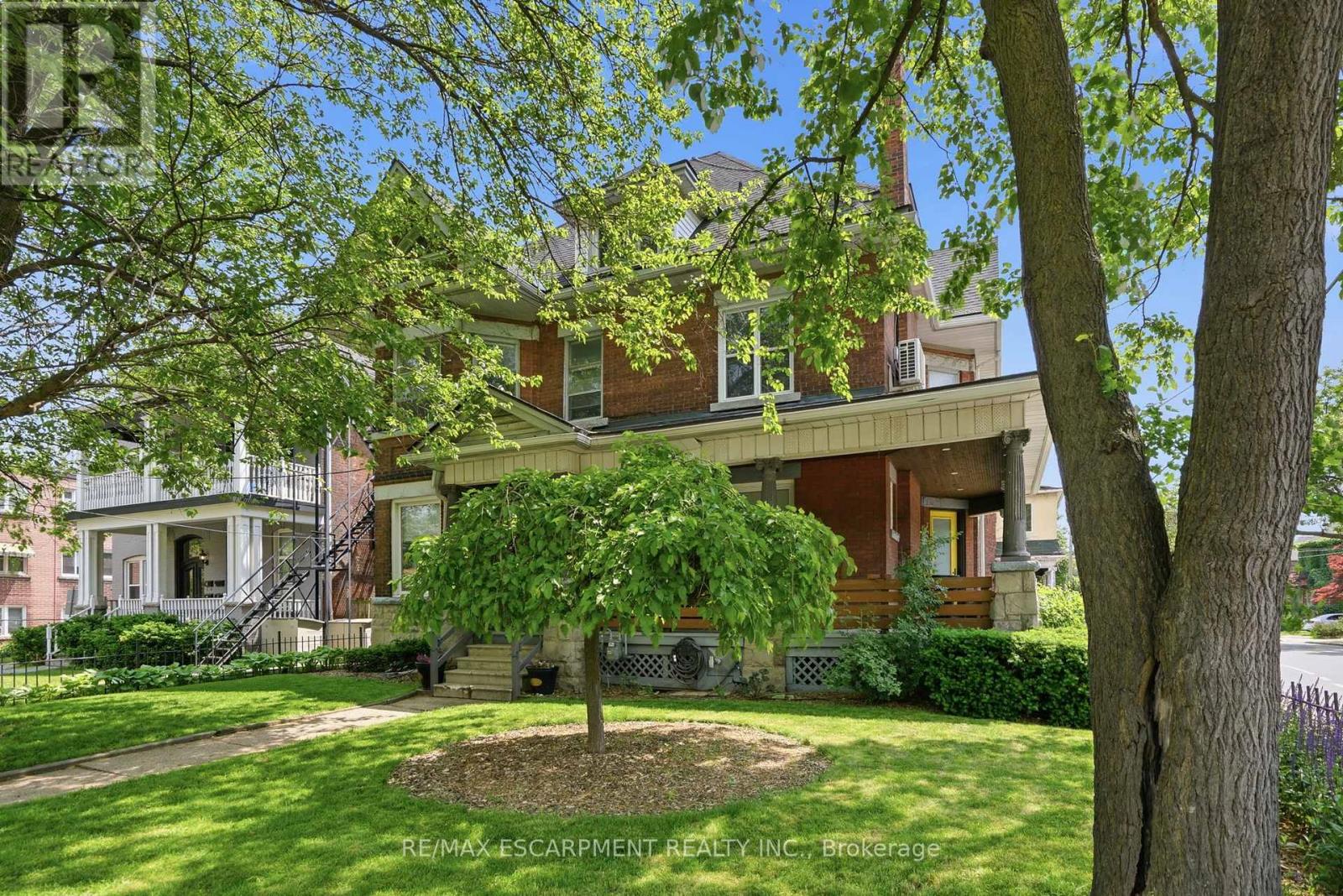 147 EMERALD STREET S, Hamilton (Stinson) — photo 2