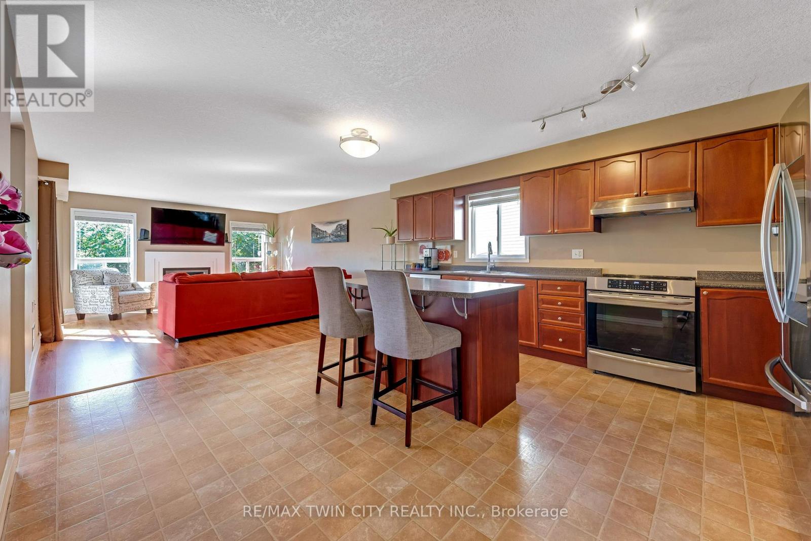 320 BRANDENBURG PLACE, Waterloo — photo 12