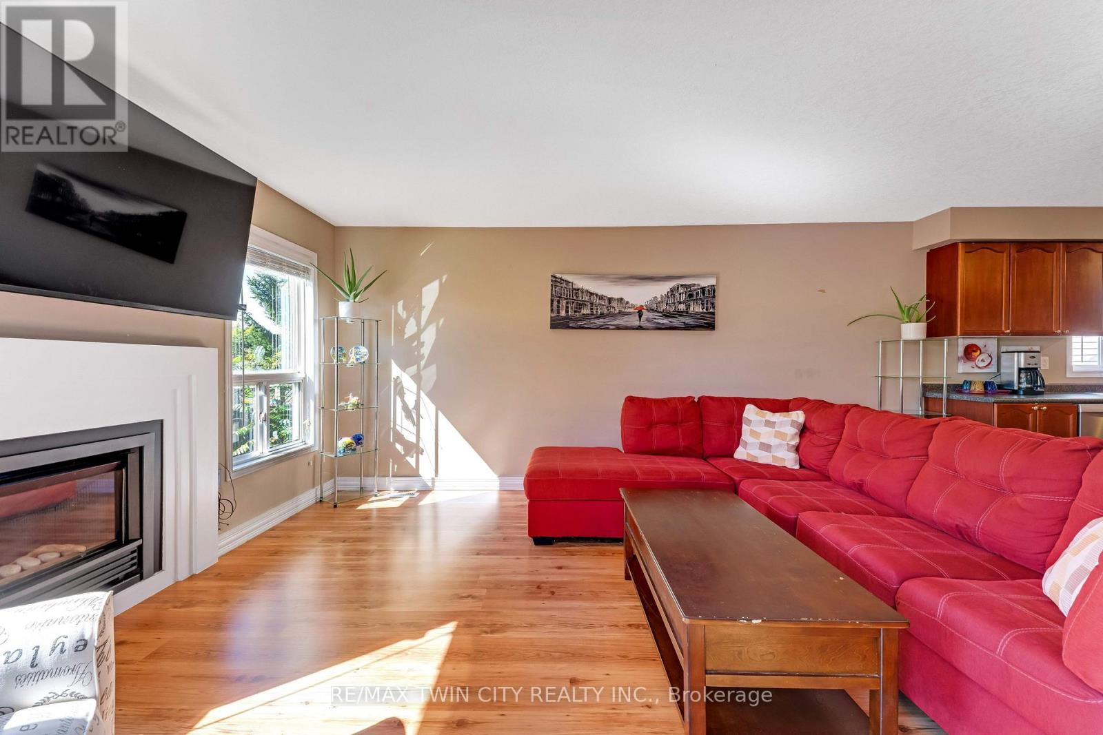 320 BRANDENBURG PLACE, Waterloo — photo 6