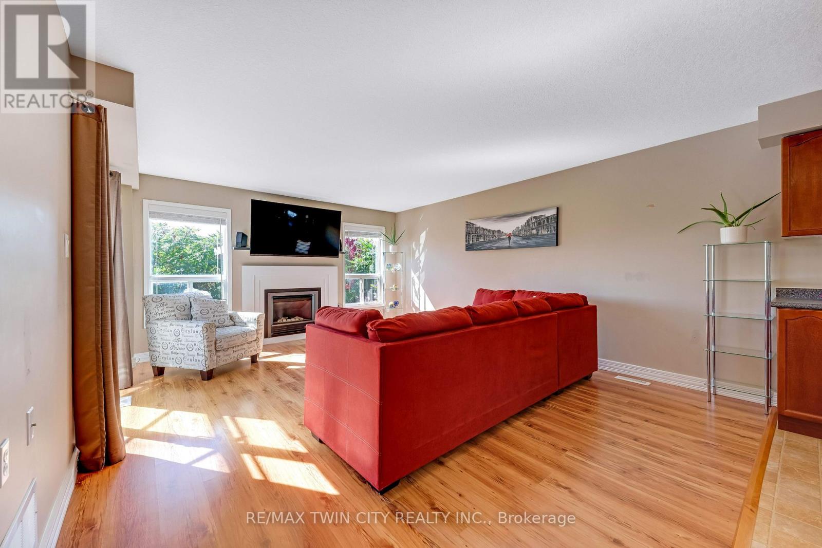 320 BRANDENBURG PLACE, Waterloo — photo 8