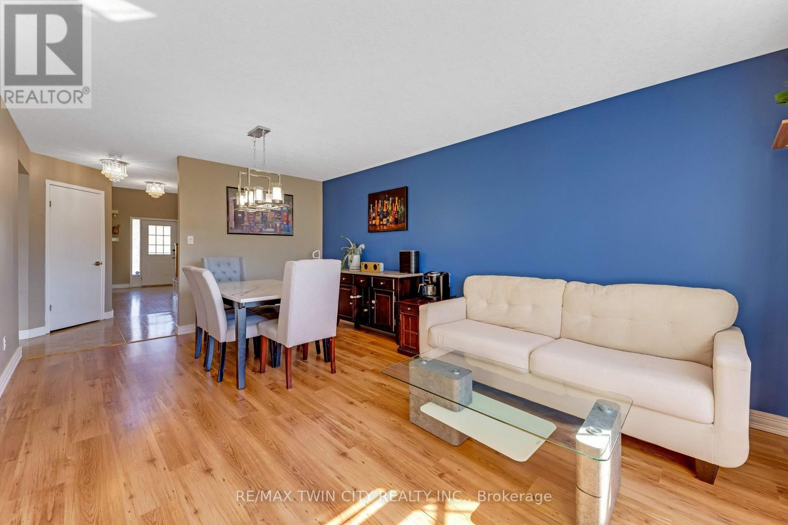 320 BRANDENBURG PLACE, Waterloo — photo 9
