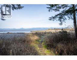 1426 Wilkinson Rd, Comox, BC V9M4B3 Photo 28