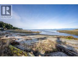 1426 Wilkinson Rd, Comox, BC V9M4B3 Photo 31