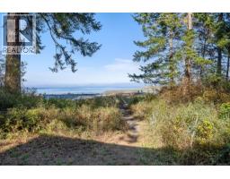 1426 Wilkinson Rd, Comox, BC V9M4B3 Photo 46