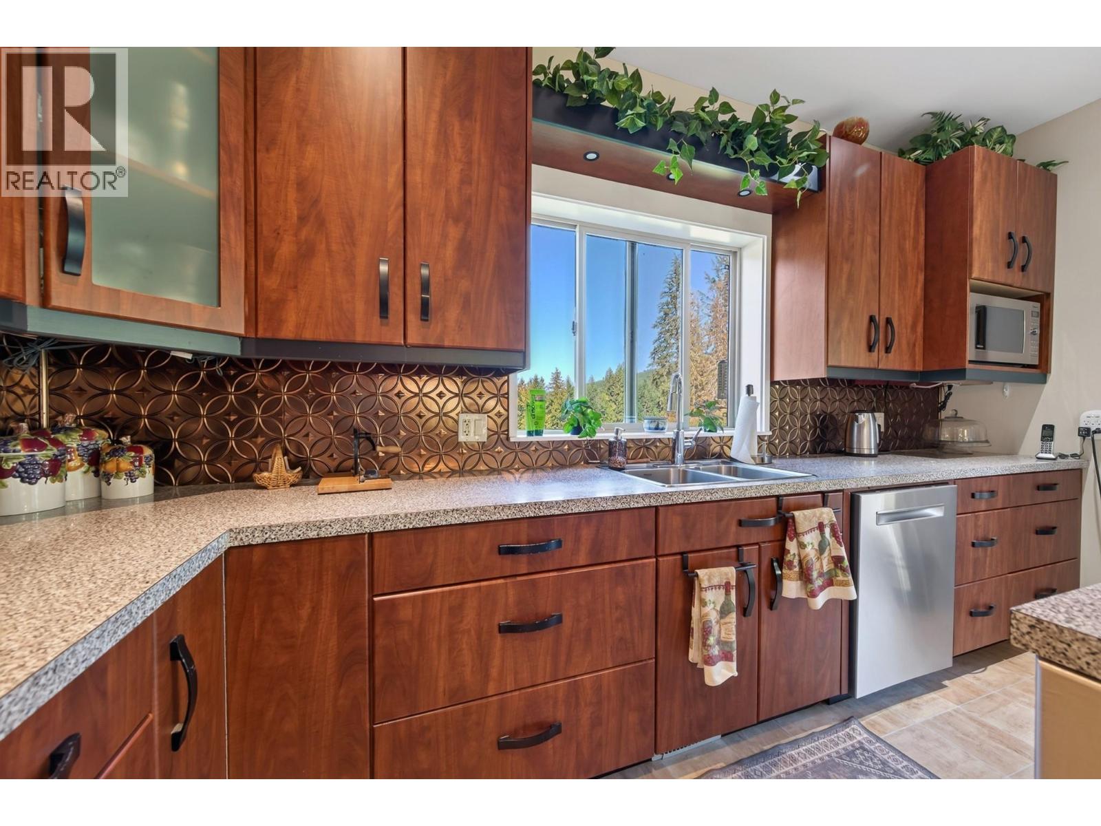 1672 Chase Falkland Road - Image 18