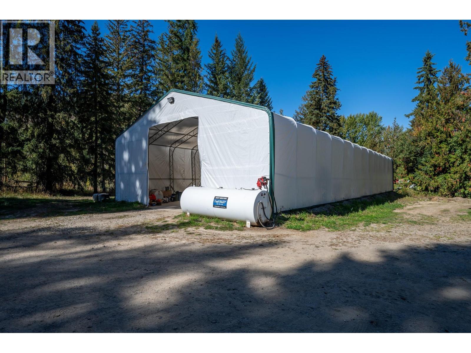 1672 Chase Falkland Road - Image 44