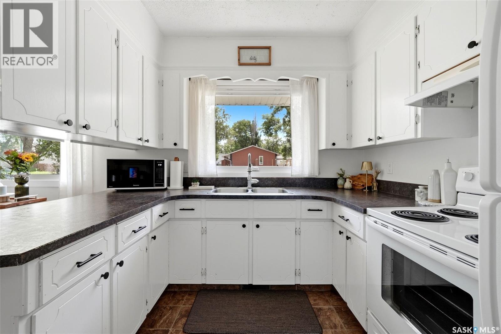 80 Eden AVENUE - 11