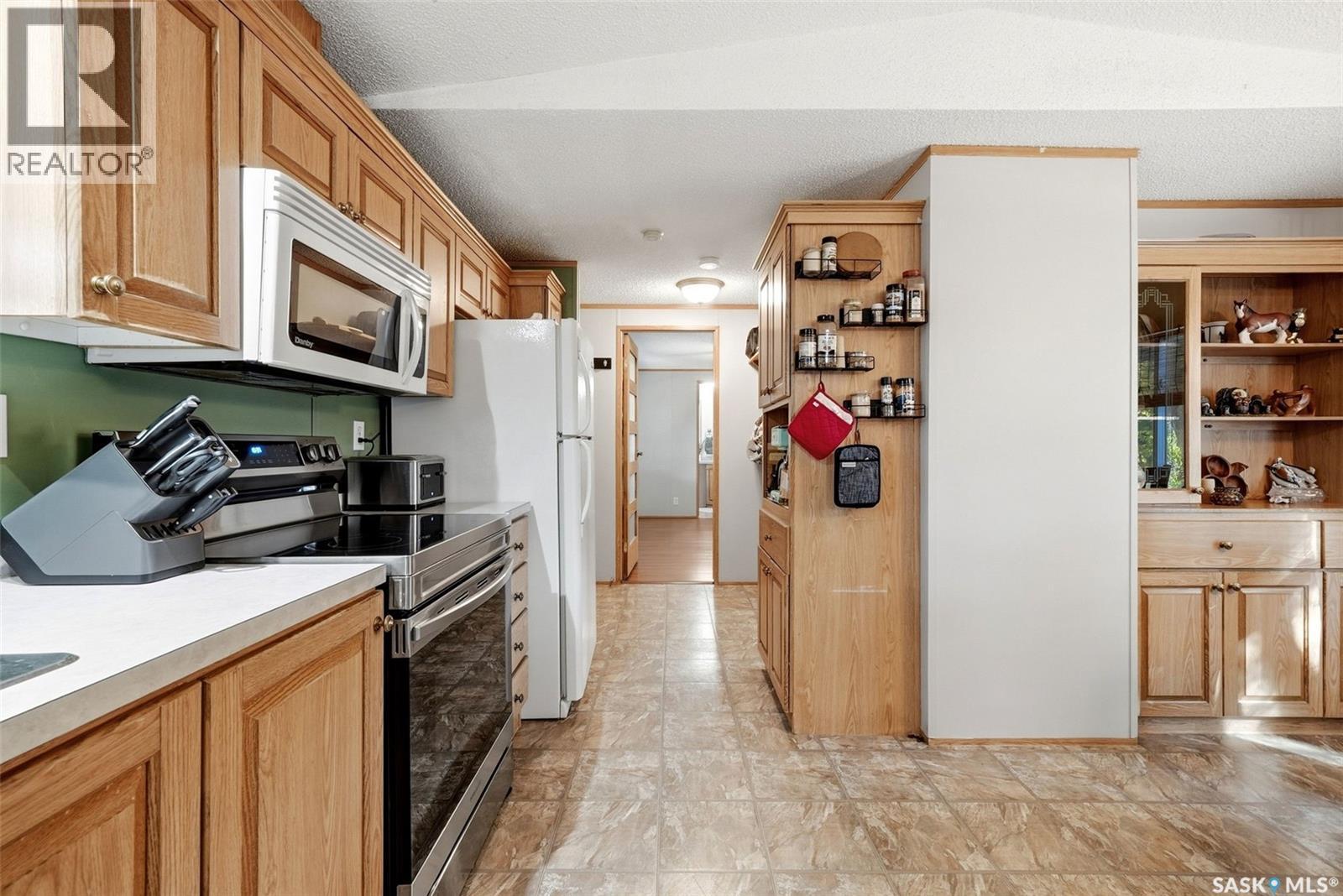 44 Walters COURT, Pilot Butte — photo 10