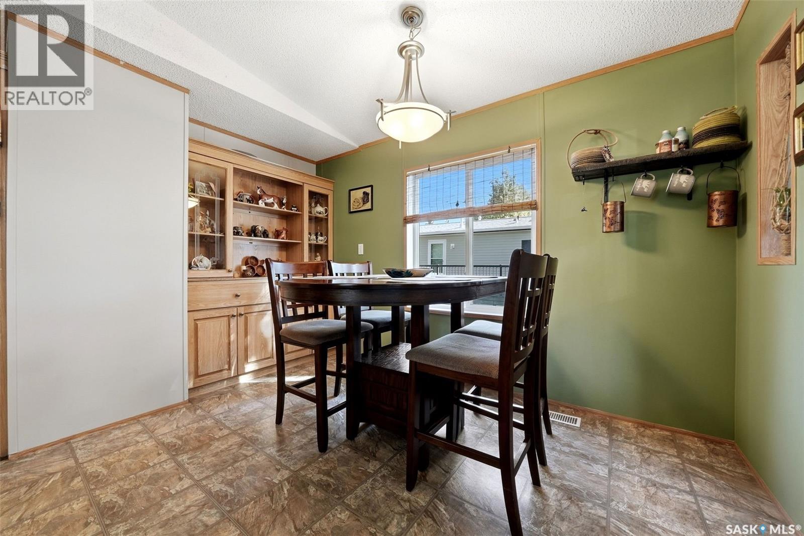 44 Walters COURT, Pilot Butte — photo 9