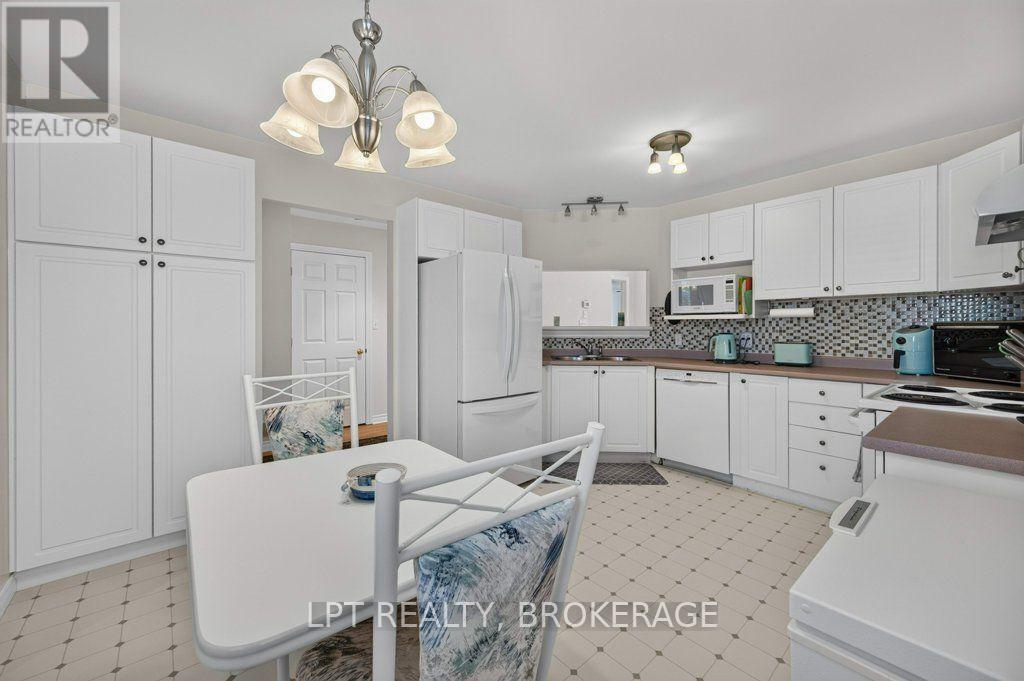 401 WATERLOO DRIVE, Kingston (East Gardiners Rd) — photo 12