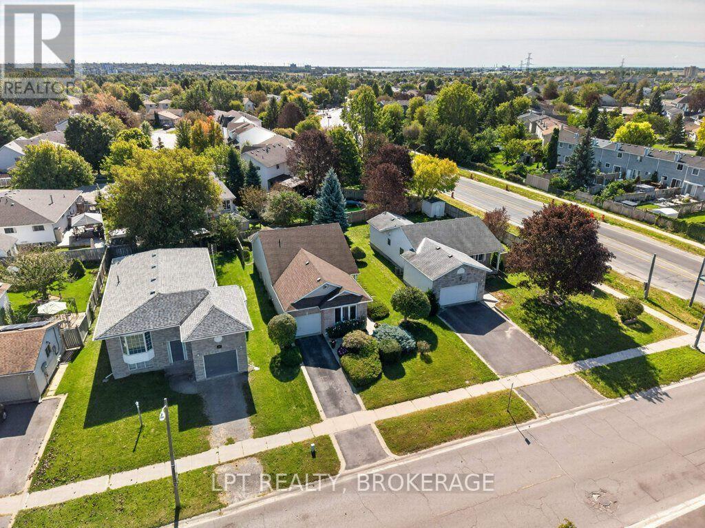 401 WATERLOO DRIVE, Kingston (East Gardiners Rd) — photo 2