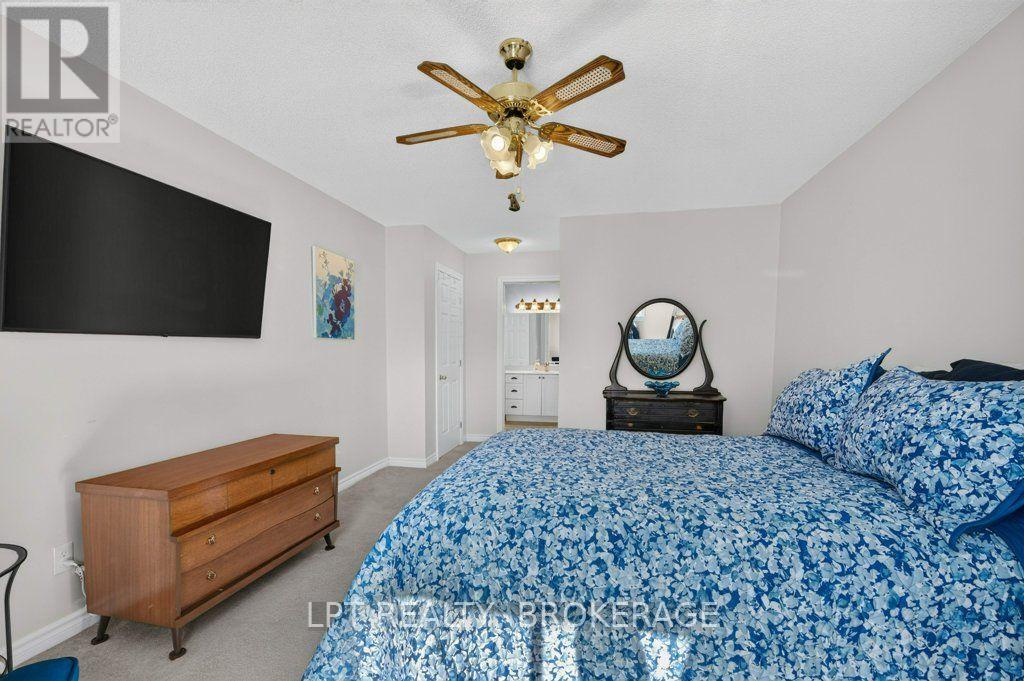401 WATERLOO DRIVE - Image 21