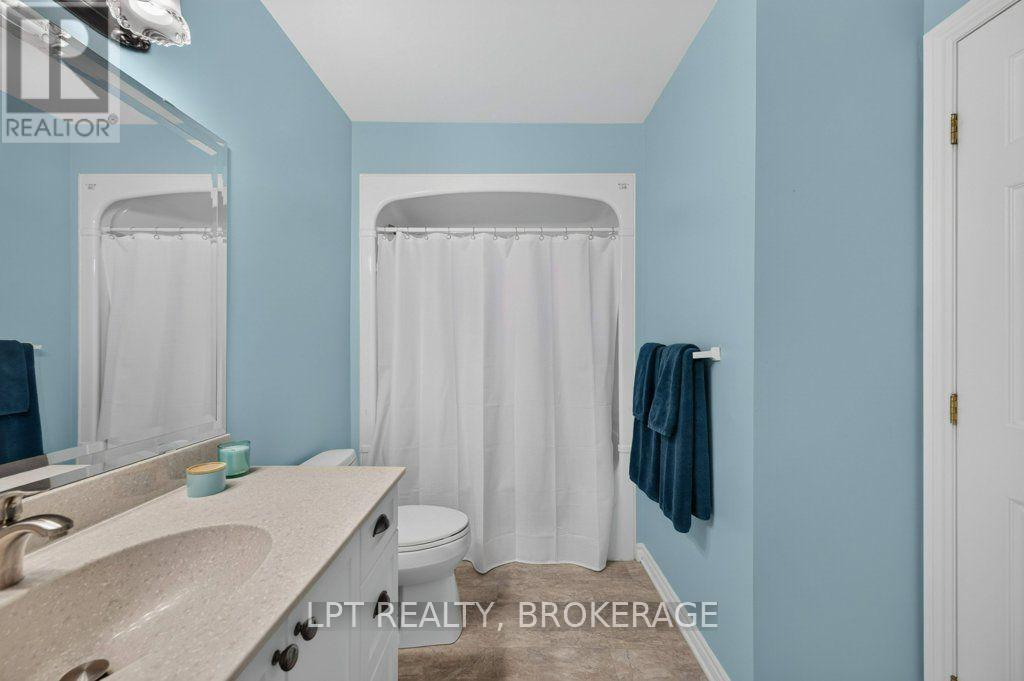401 WATERLOO DRIVE - Image 25